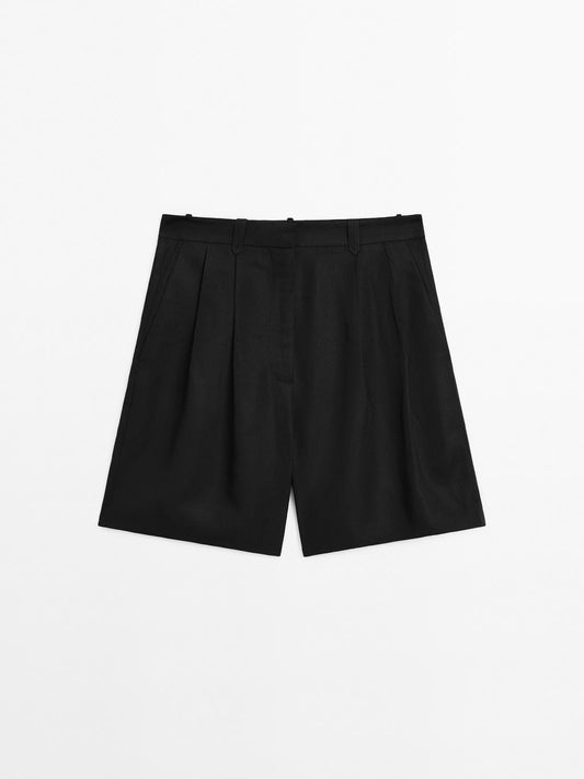 Pleated Bermuda shorts