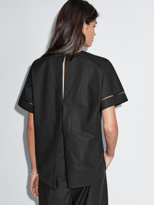 Loose-fitting blouse with sleeve detail