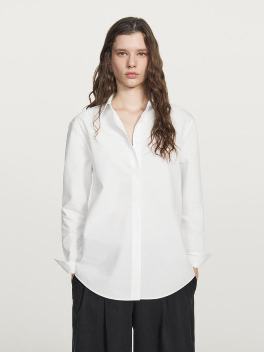 Poplin shirt with hidden buttons