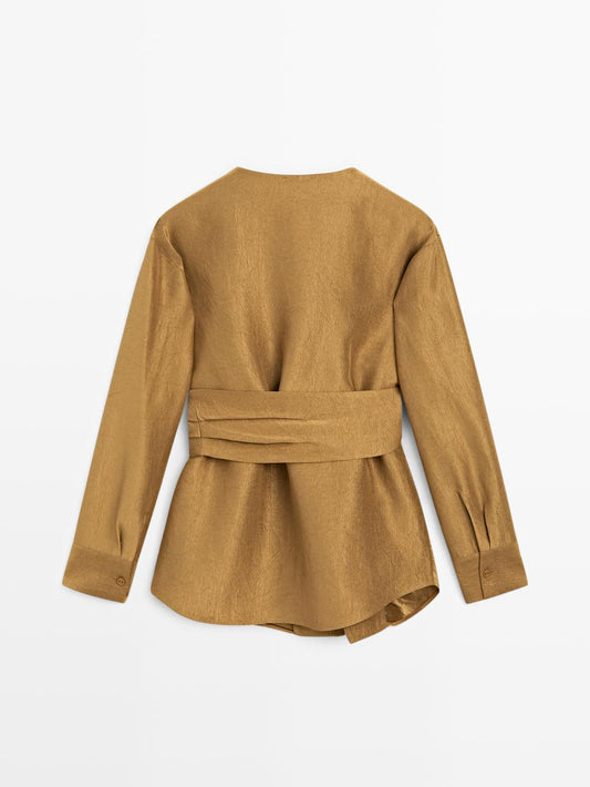Flowing shirt with waist detail