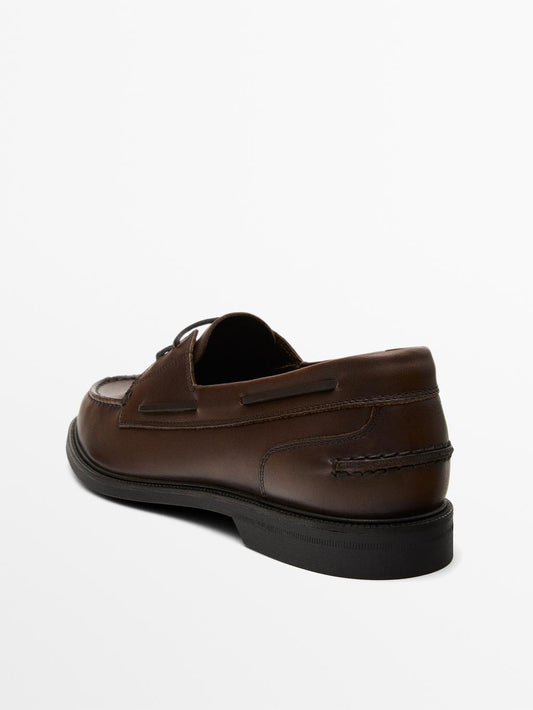 Oiled leather deck shoes