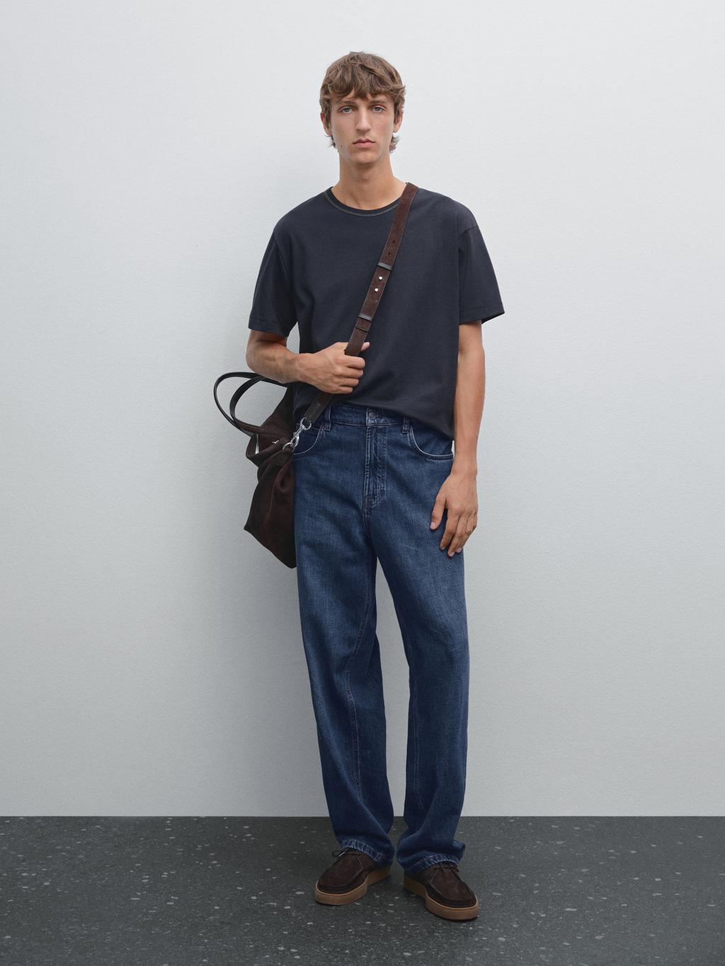 Short-sleeve T-shirt with contrast topstitching