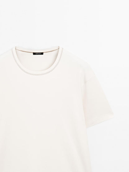 Short-sleeve T-shirt with contrast topstitching