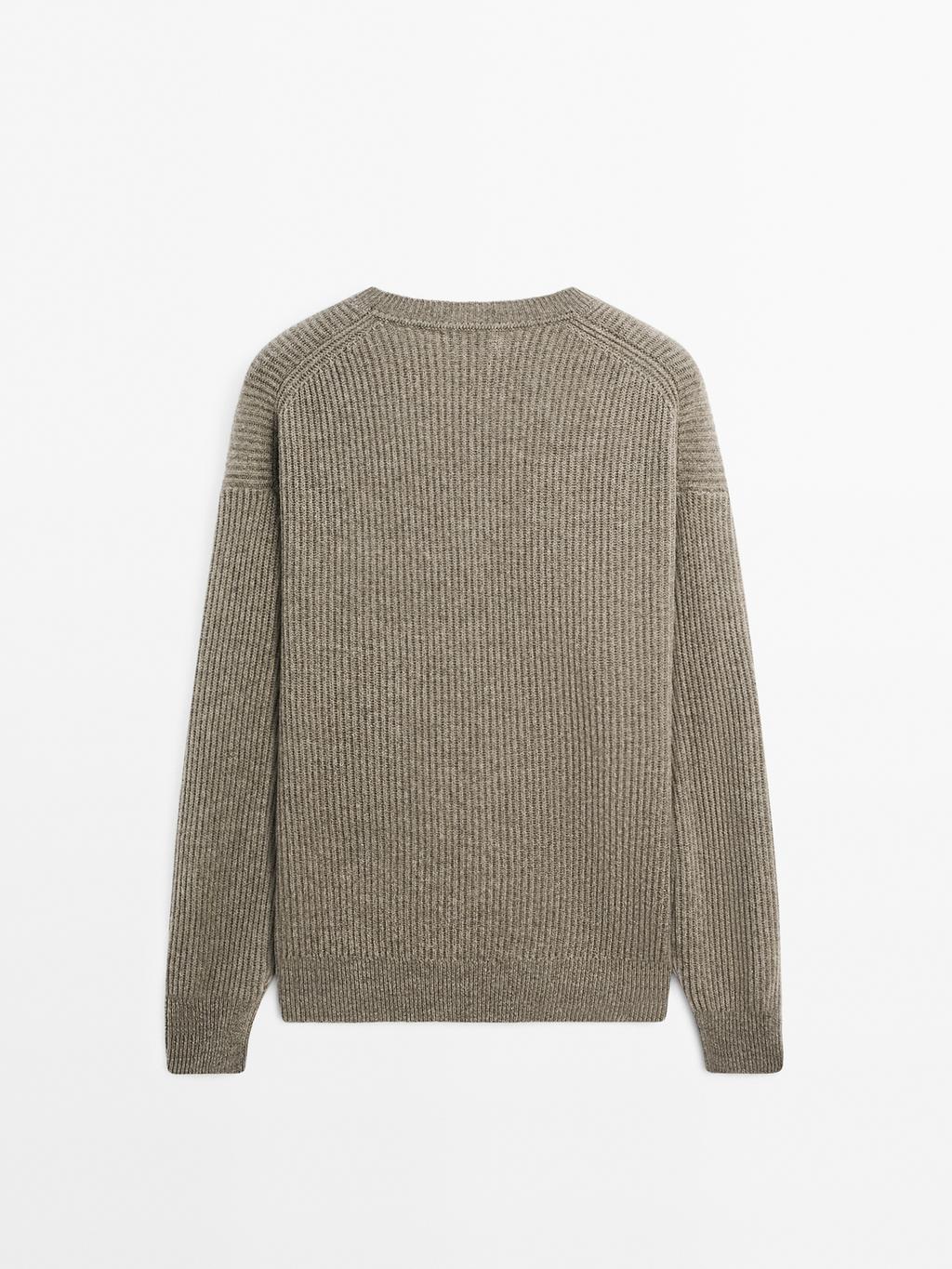 Ribbed knit wool and cashmere sweater