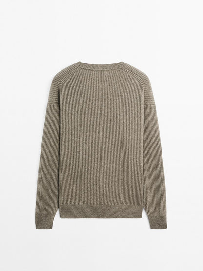 Ribbed knit wool and cashmere sweater