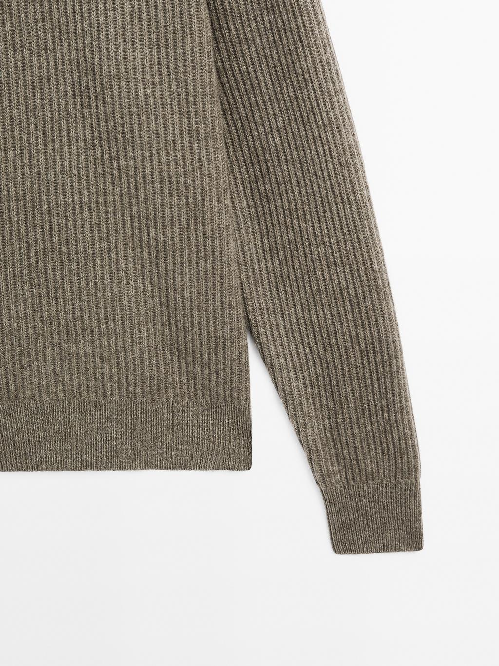 Ribbed knit wool and cashmere sweater