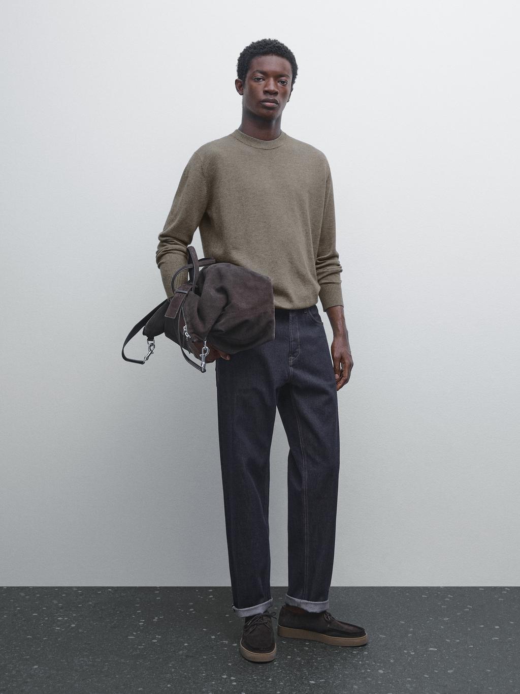 Crew neck knit sweater