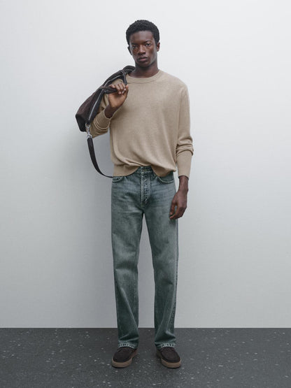 Crew neck knit sweater