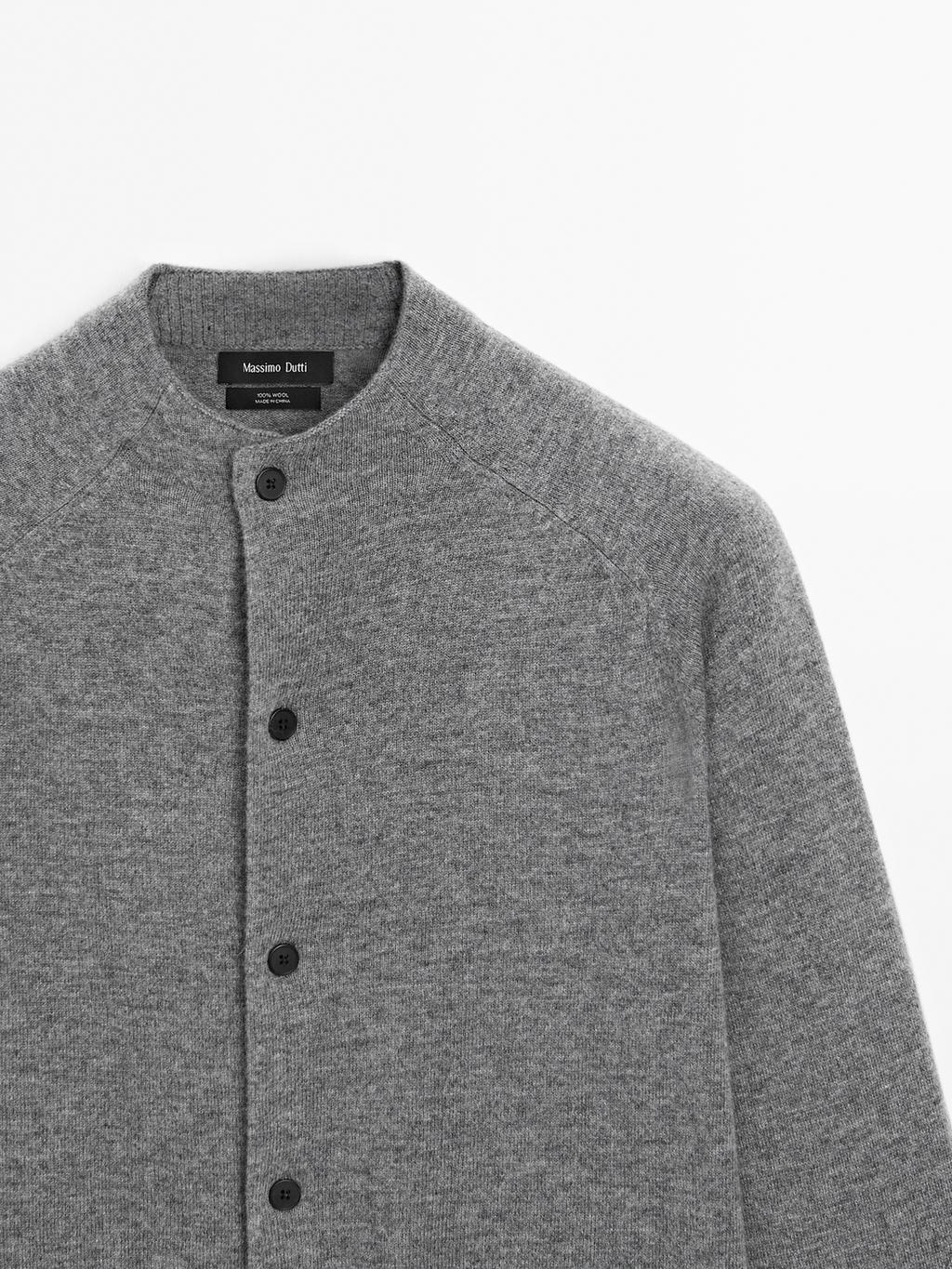 Knit cardigan with raglan sleeves