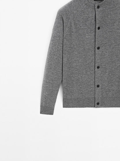 Knit cardigan with raglan sleeves