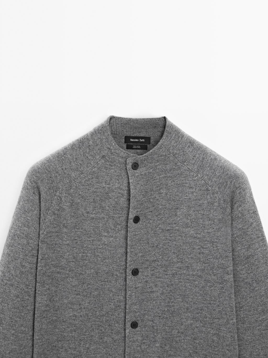 Knit cardigan with raglan sleeves