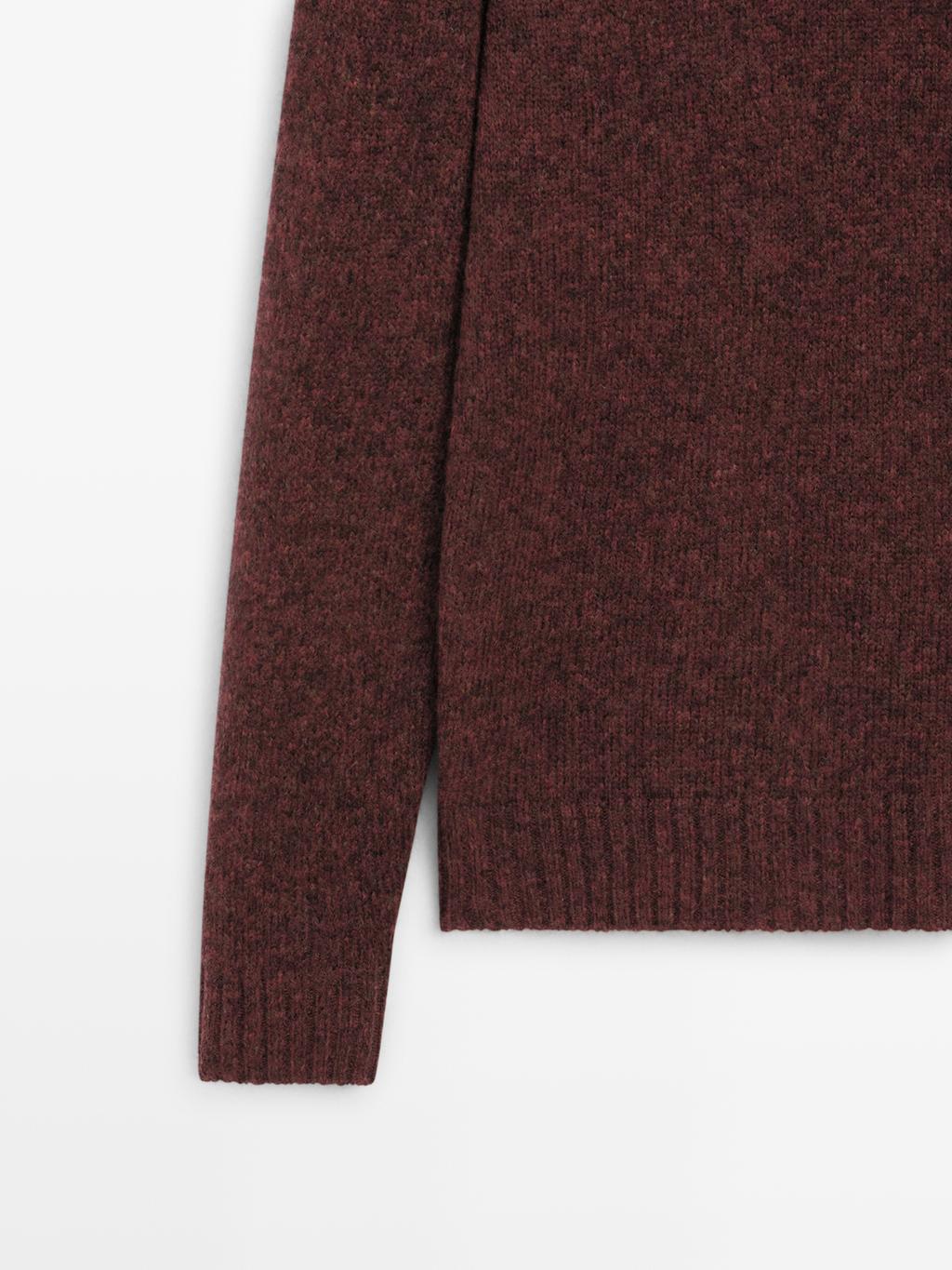 Wool blend sweater with crew neck