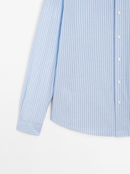 Regular fit shirt with striped detail