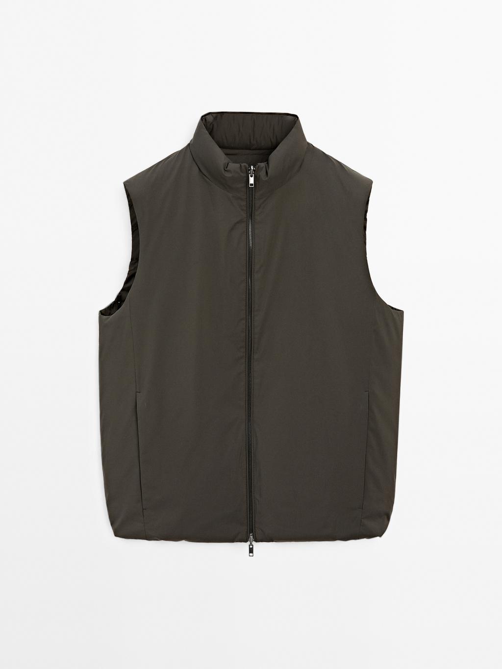 Water-repellent reversible down blend gilet