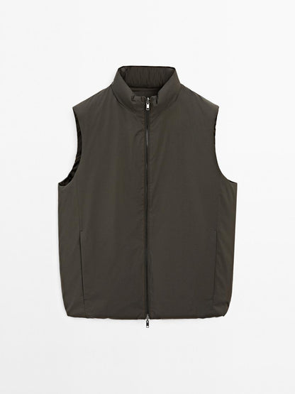 Water-repellent reversible down blend gilet