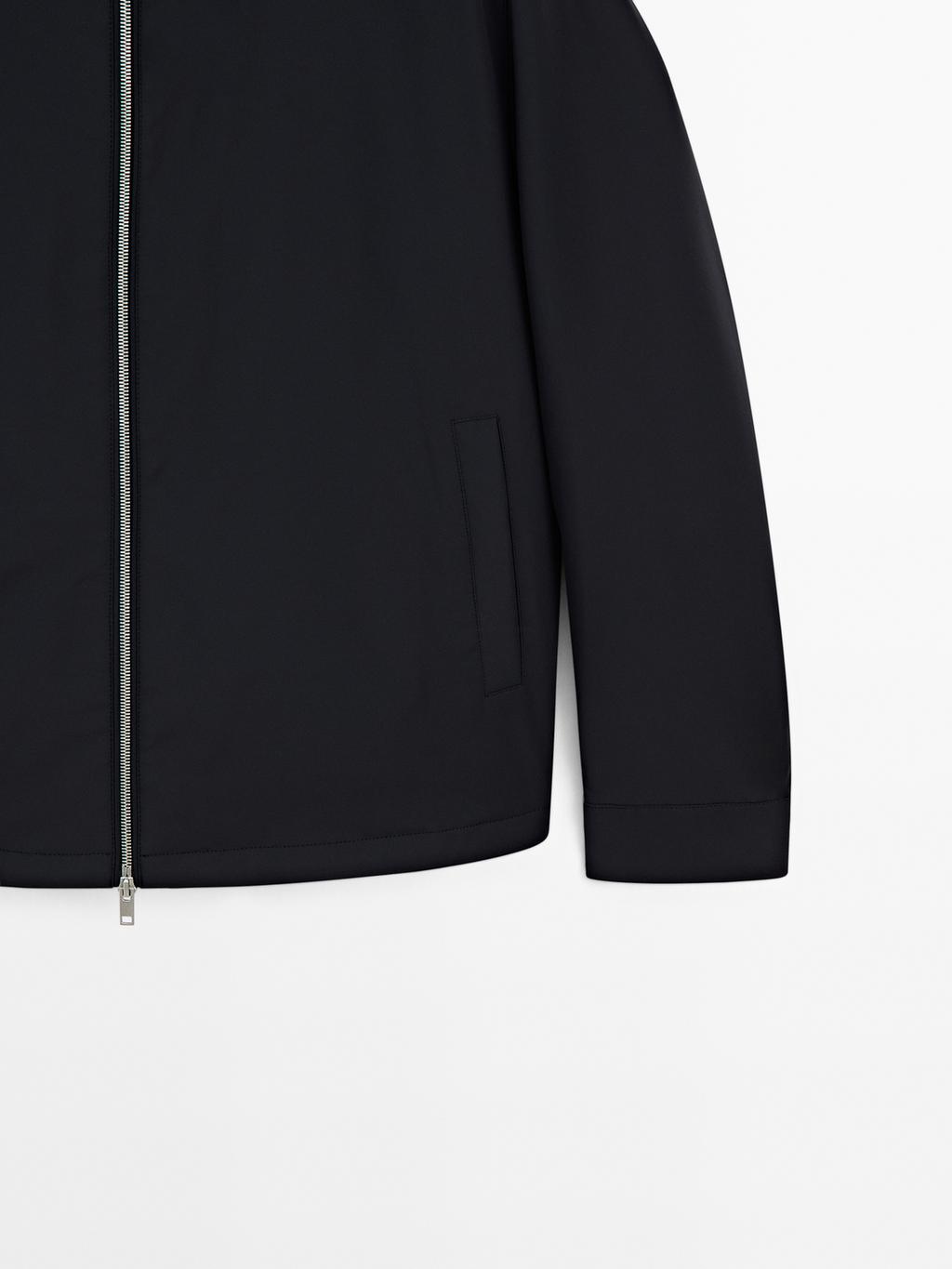 Lightweight water-repellent jacket