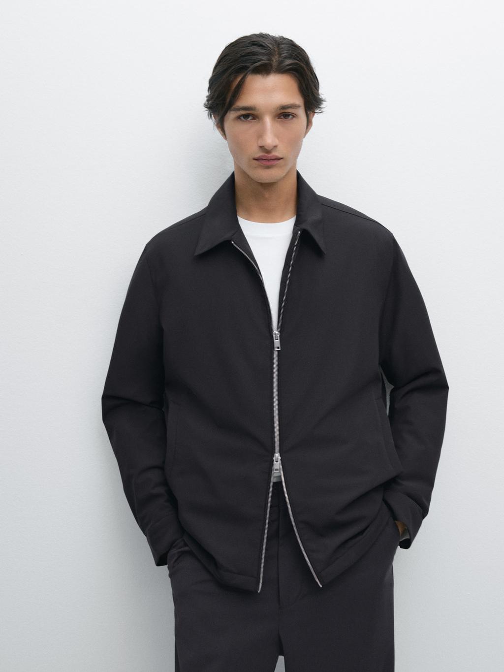 Lightweight water-repellent jacket