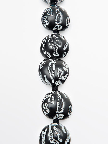 Short pendant with irregular beads