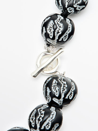 Short pendant with irregular beads