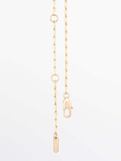 Necklace with translucent stone pendant