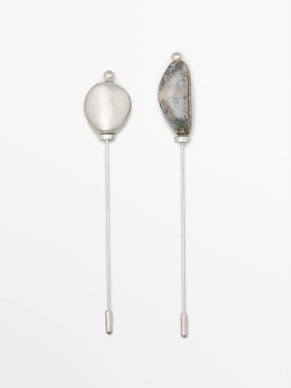 Brooch with ceramic leaf piece