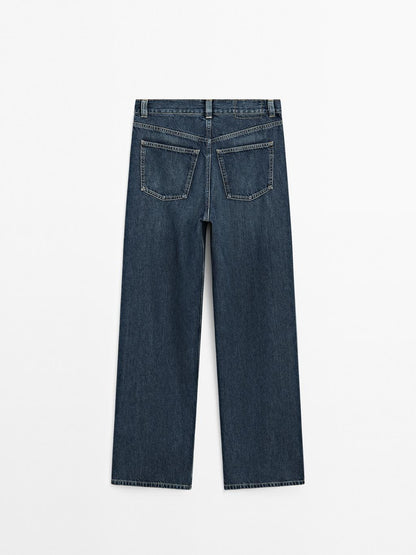 High-waist wide-leg jeans with pockets
