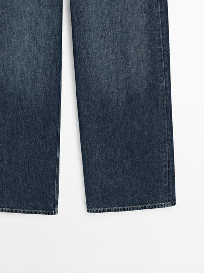 High-waist wide-leg jeans with pockets