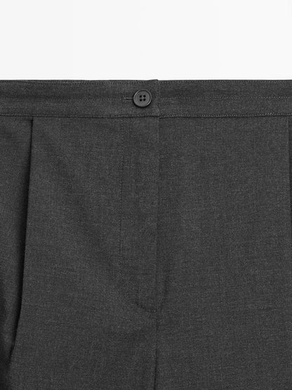 Dart trousers with elastic waistband