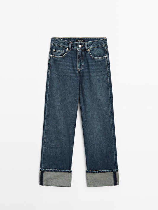 Low-waist straight-leg jeans with turn-up