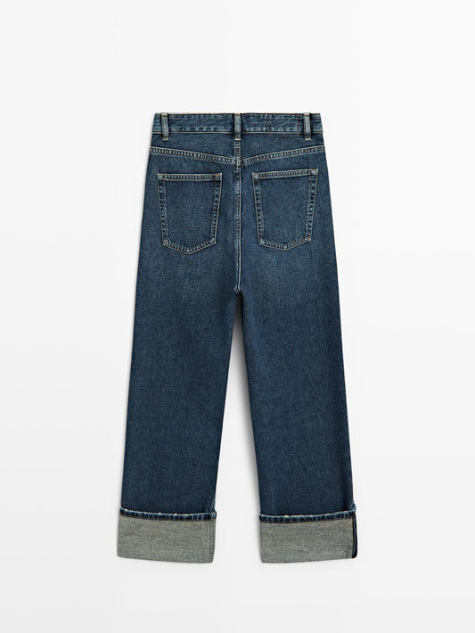 Low-waist straight-leg jeans with turn-up