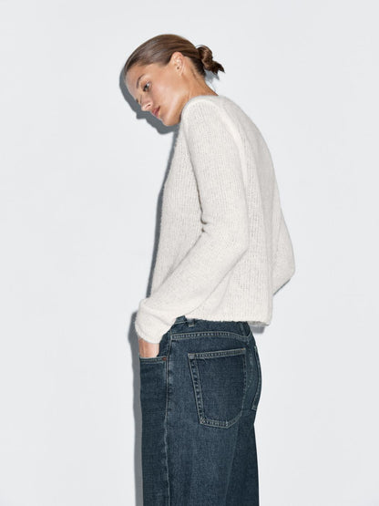 Low-waist straight-leg jeans with turn-up