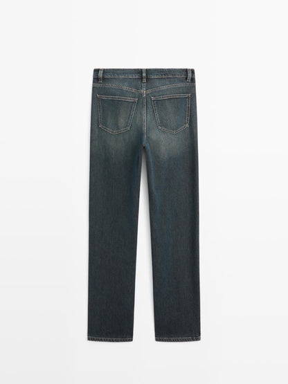 High-waist straight-leg comfort jeans