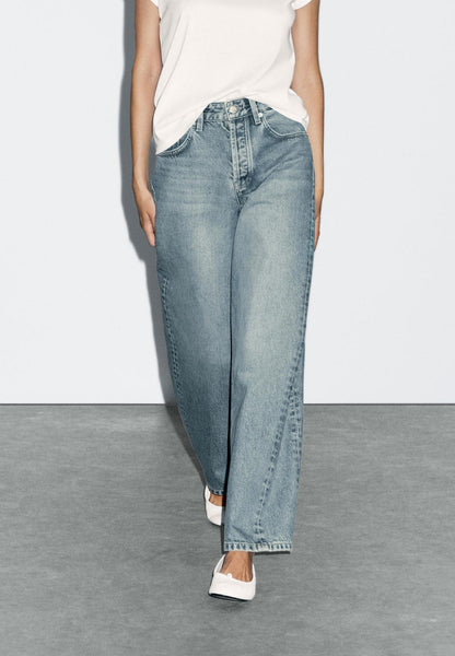 High-waist balloon fit jeans