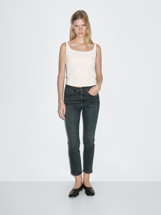 Mid-rise cropped slim fit jeans