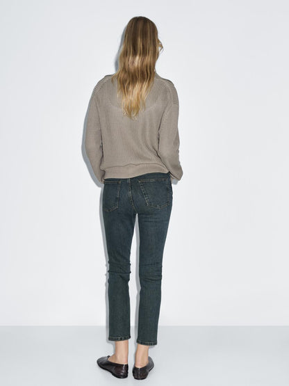 Mid-rise cropped slim fit jeans