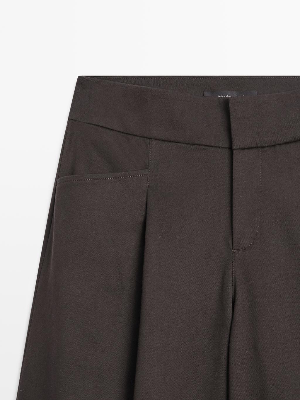 Wide-leg pleated trousers