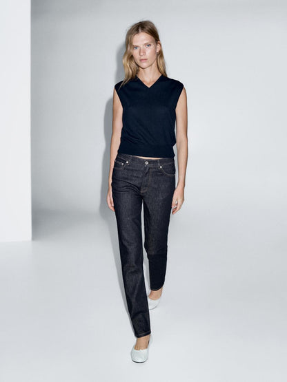 Mid-waist straight-leg skinny jeans