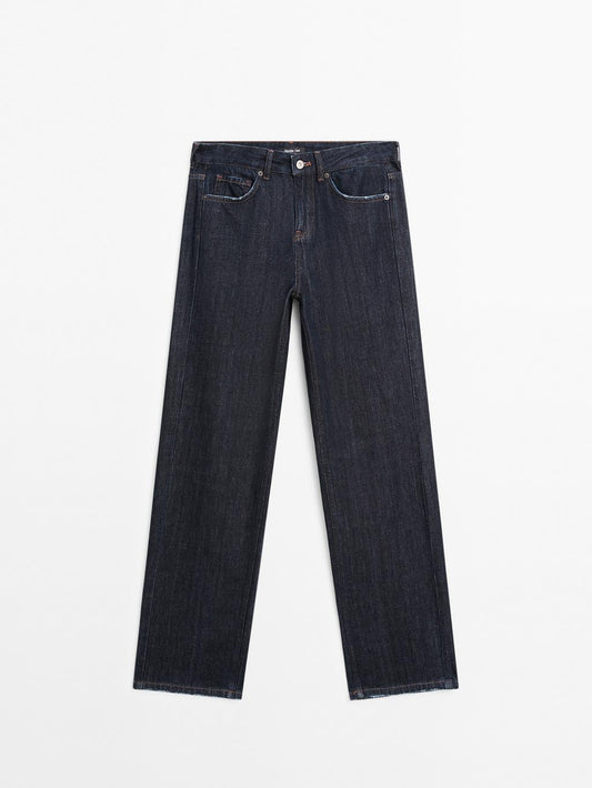 Mid-waist straight-leg jeans with seam detail