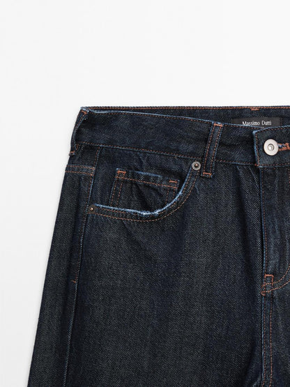 Mid-waist straight-leg jeans with seam detail