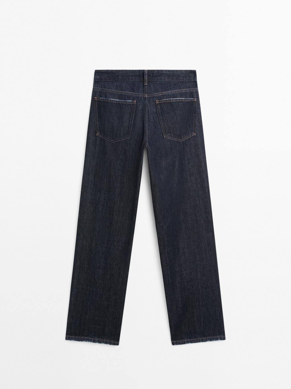 Mid-waist straight-leg jeans with seam detail
