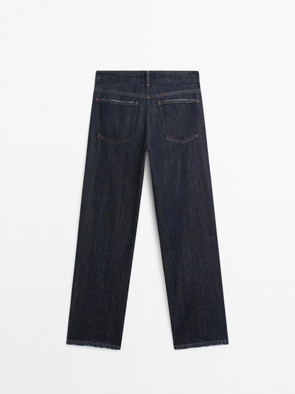 Mid-waist straight-leg jeans with seam detail