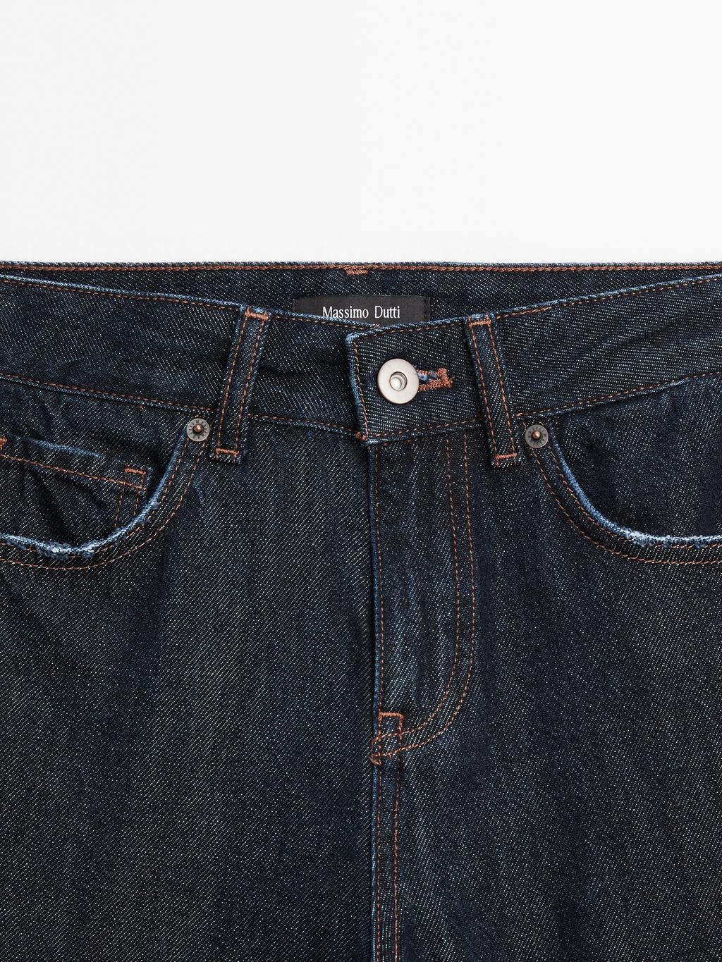 Mid-waist straight-leg jeans with seam detail