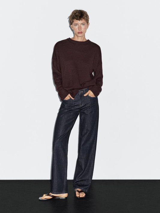 Mid-waist straight-leg jeans with seam detail