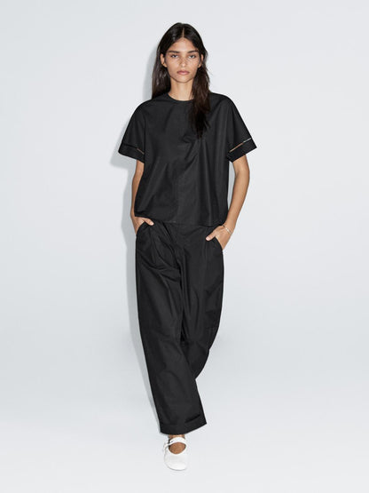 Loose-fitting blouse with sleeve detail