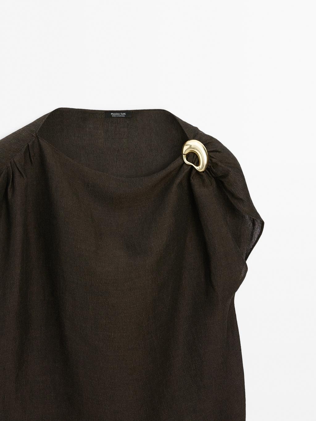 Linen blend blouse with brooch detail