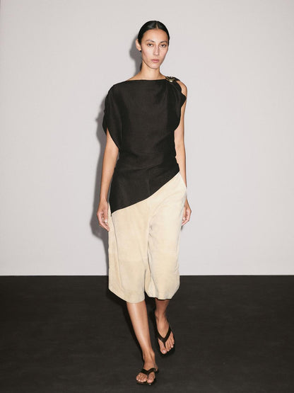 Linen blend blouse with brooch detail