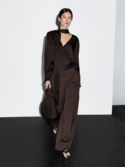 Flowing blouse with tie