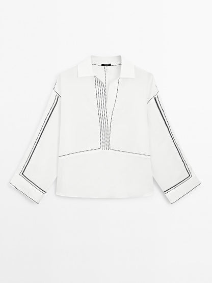 Loose-fitting blouse with contrast details