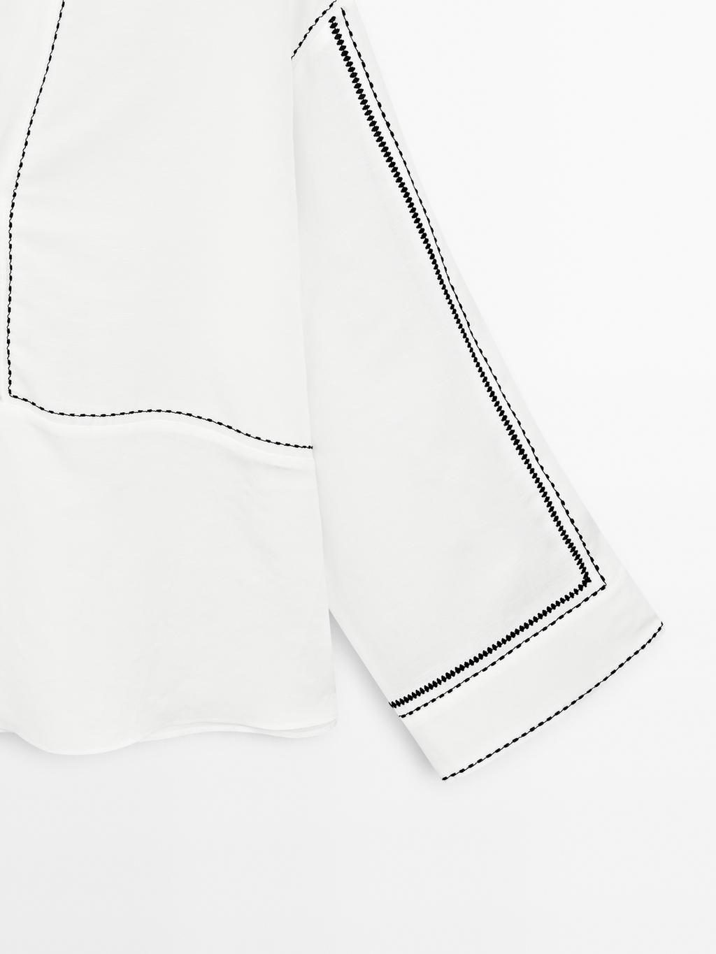 Loose-fitting blouse with contrast details