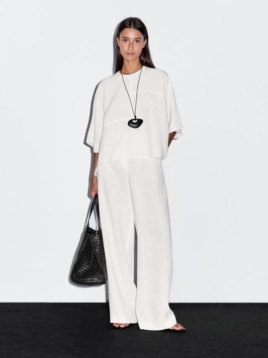 Short cape with seam details